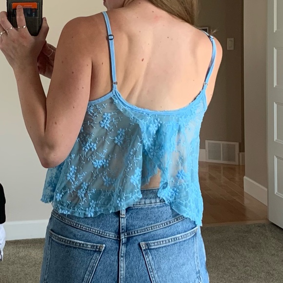 Lace back cami top - Hollister Size Small - Picture 3 of 7